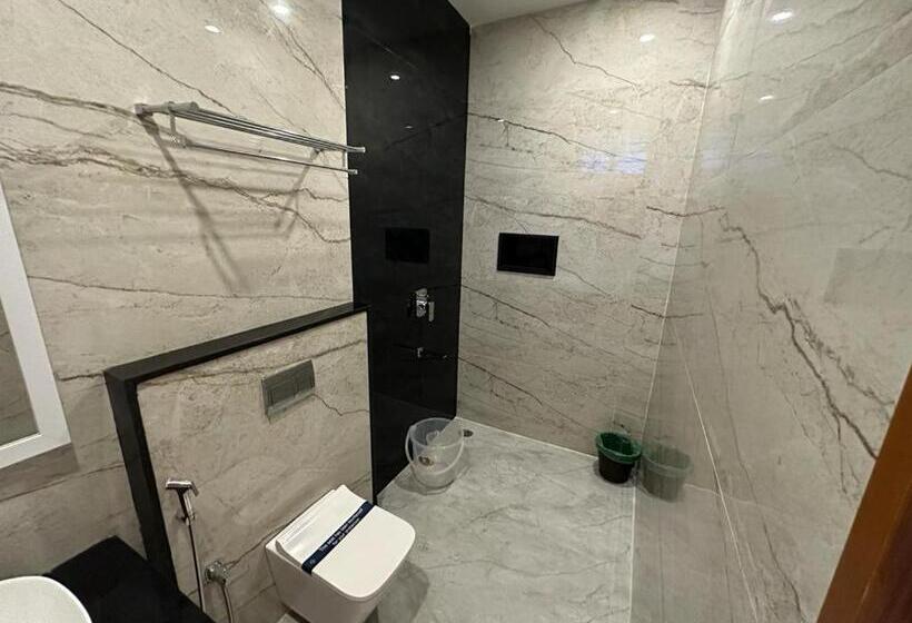 استراحتگاه 100 Oaks Estate