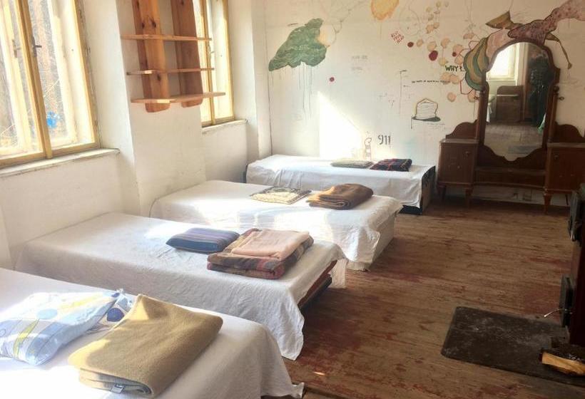 تختخواب و صبحانه Cesta