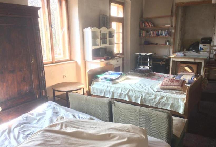 تختخواب و صبحانه Cesta