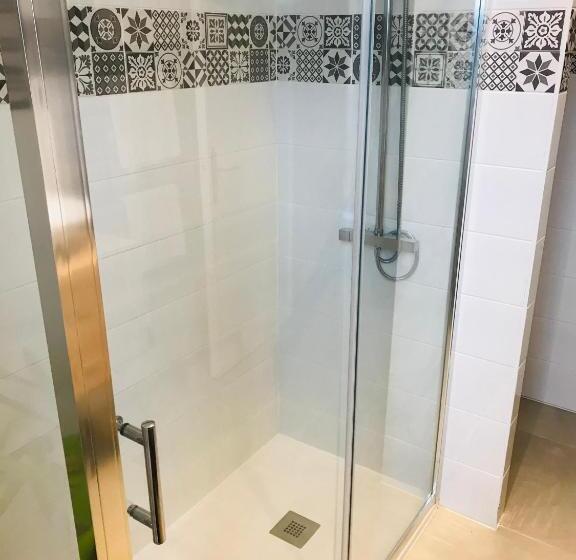 تختخواب و صبحانه Hôte Labyrinthe Lit 180 Cm Salle De Bain, Petit Dej Compris