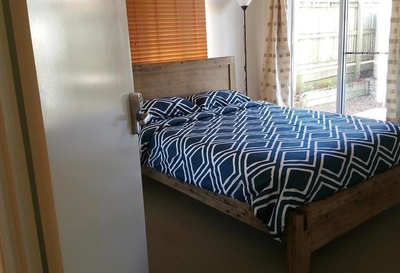 تختخواب و صبحانه No Key/card House