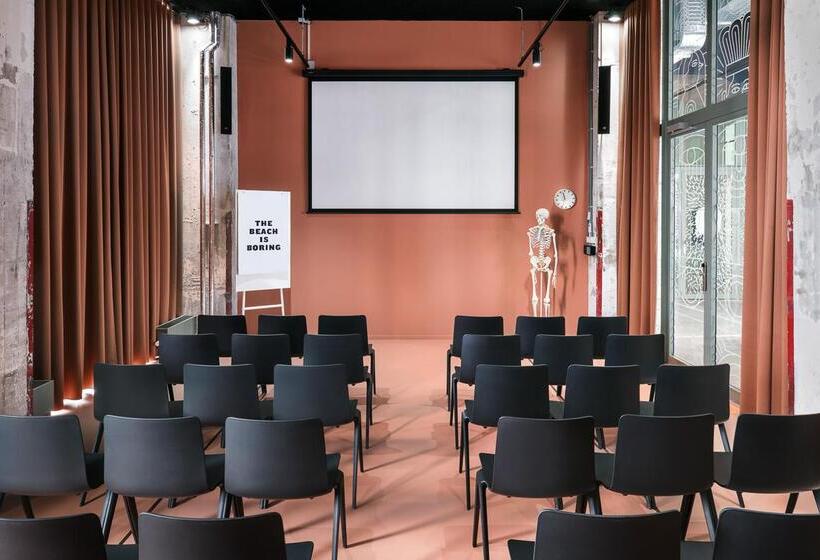 هتل The Social Hub Maastricht