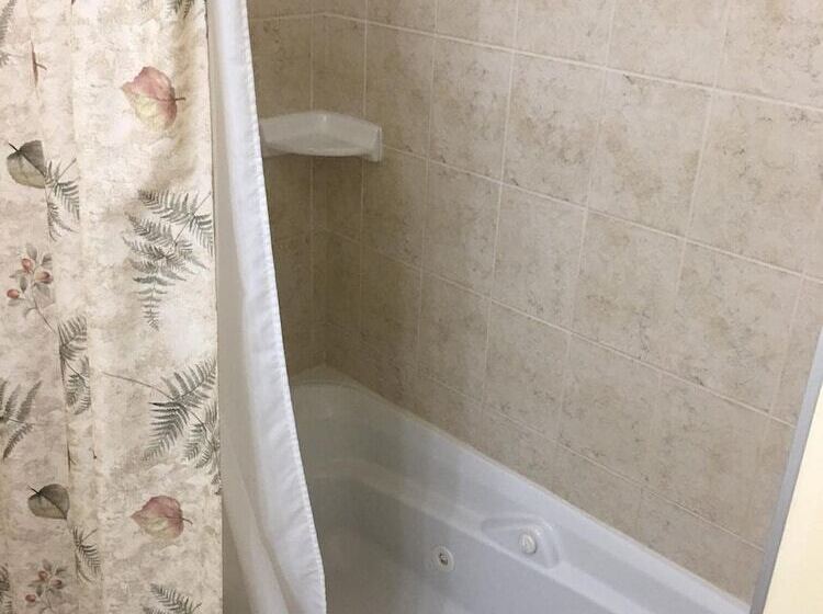 モーテル Adventure The Bruce Inn   Recently Renovated With Outdoor Hot Tub