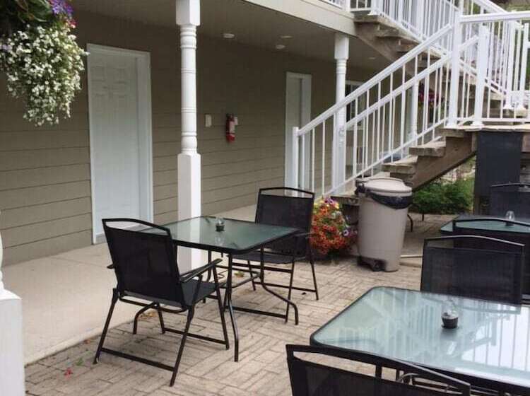 モーテル Adventure The Bruce Inn   Recently Renovated With Outdoor Hot Tub