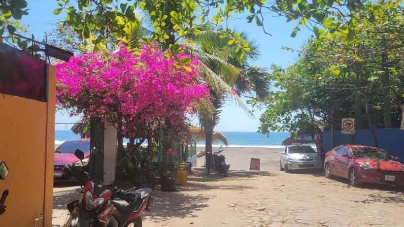فندق صغير Hostal Tia Reyna
