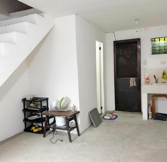 ユースホステル Cozy 2 Bedroom Family House Near Clark & Angeles City