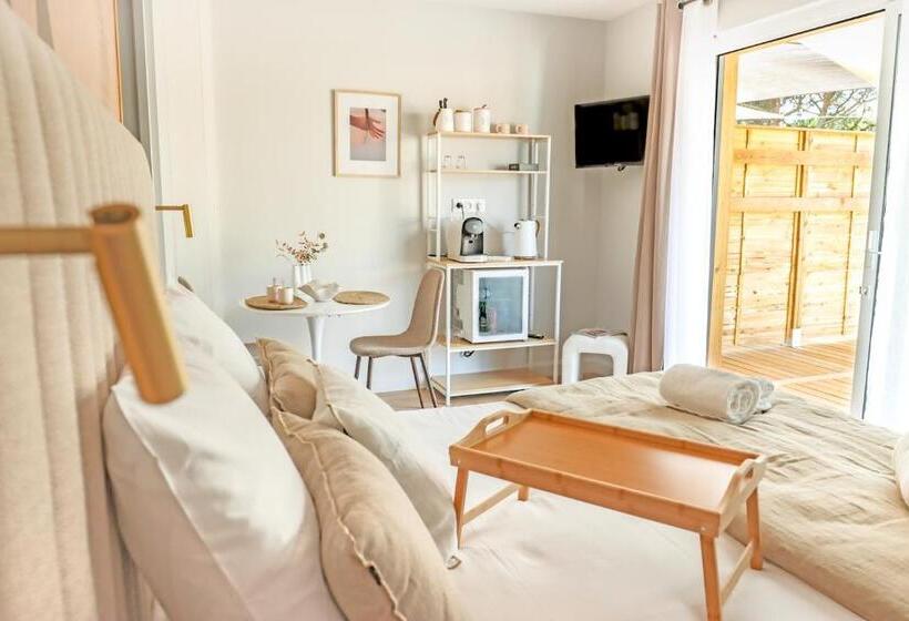 ベッドアンドブレックファースト Les Gîtes De Laure   L Eden Romantique, Chambres Hôtes, Spa Privé, Couloir De Nage, Adults Only