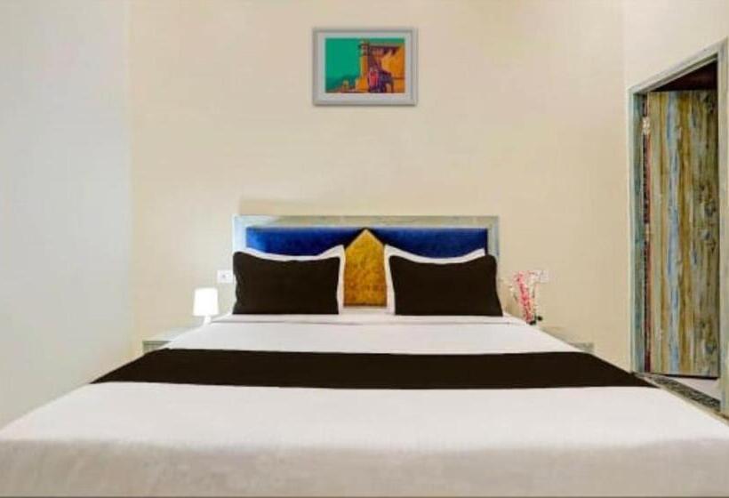 Hotel Goroomgo Vrrinda Home Stay Varanasi