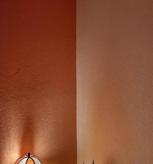 هتل Hostel Paricutín