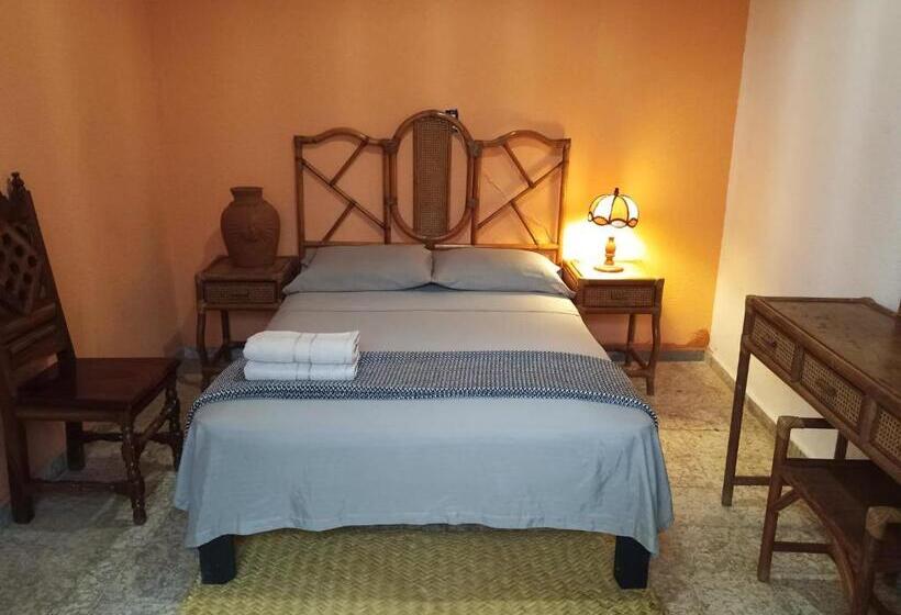 هتل Hostel Paricutín