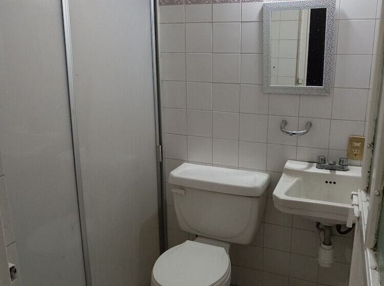 هتل Hostel Paricutín