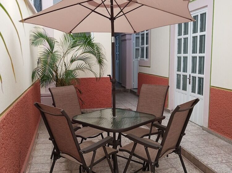 هتل Hostel Paricutín