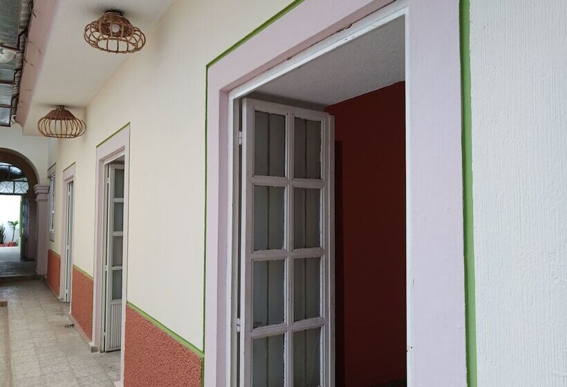 هتل Hostel Paricutín