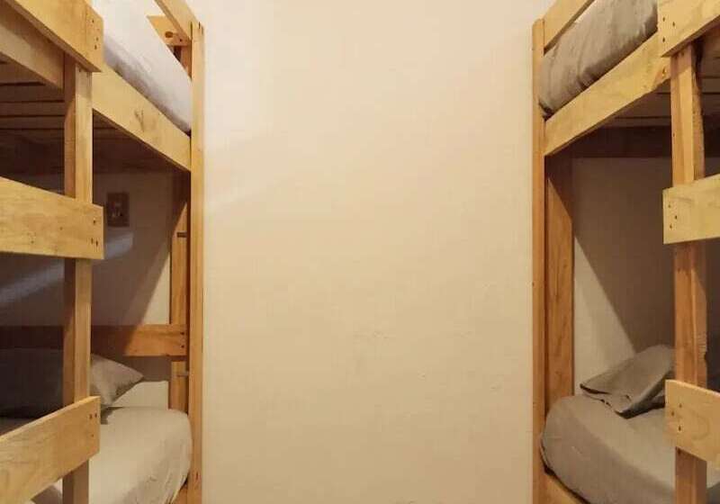 هتل Hostel Paricutín