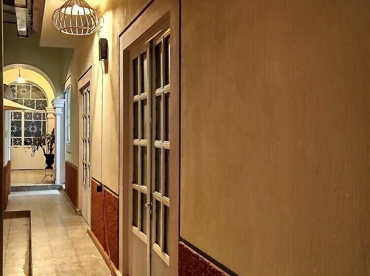 هتل Hostel Paricutín