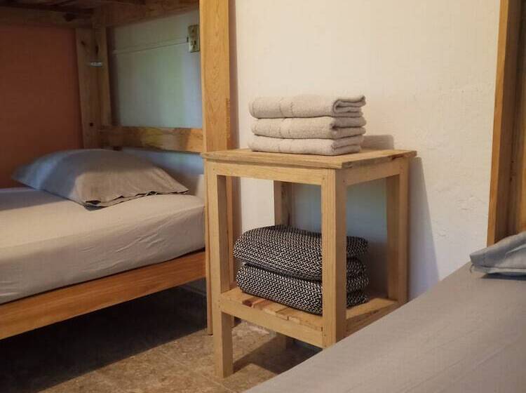 هتل Hostel Paricutín