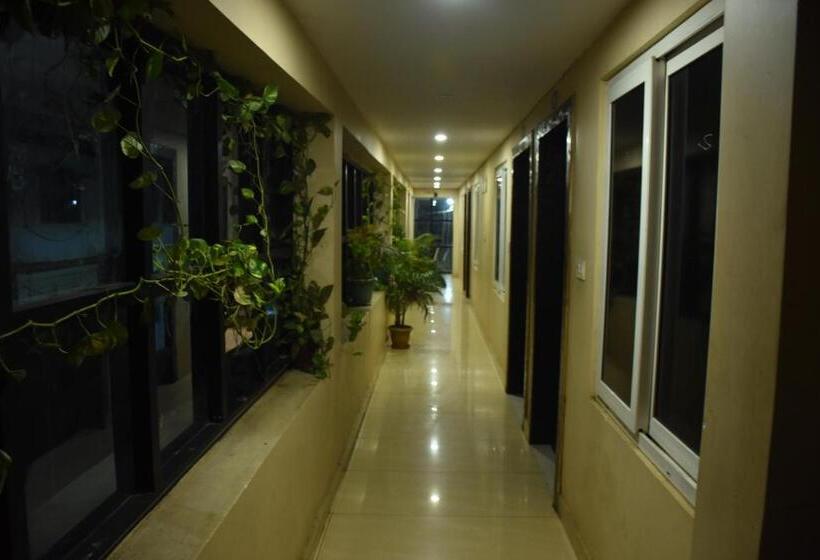 ホテル Kausalya Inn