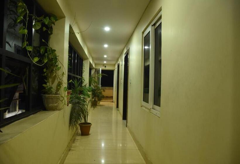 ホテル Kausalya Inn