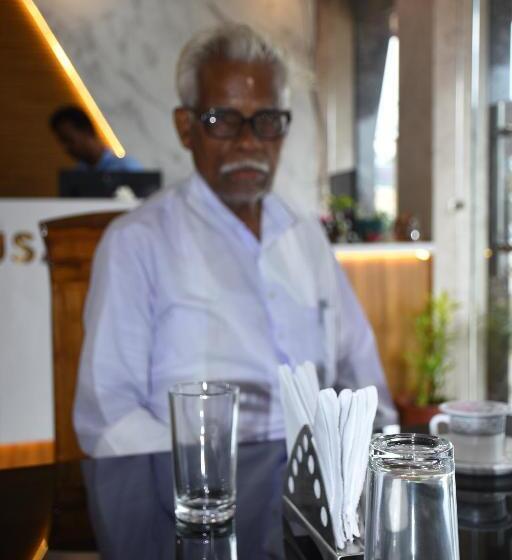 ホテル Kausalya Inn