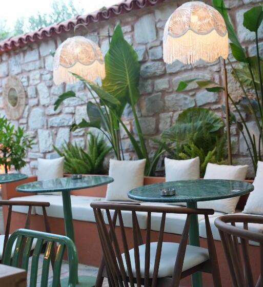 هتل Pietra Social House