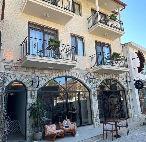 هتل Pietra Social House