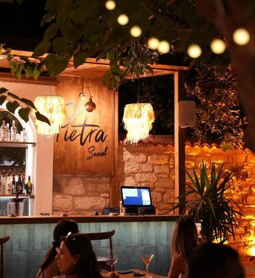 هتل Pietra Social House