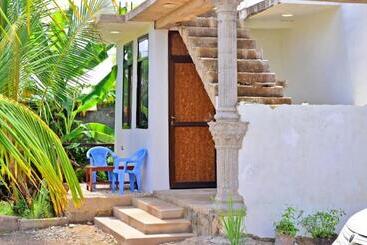 پانسیون Baha Nest Lodge