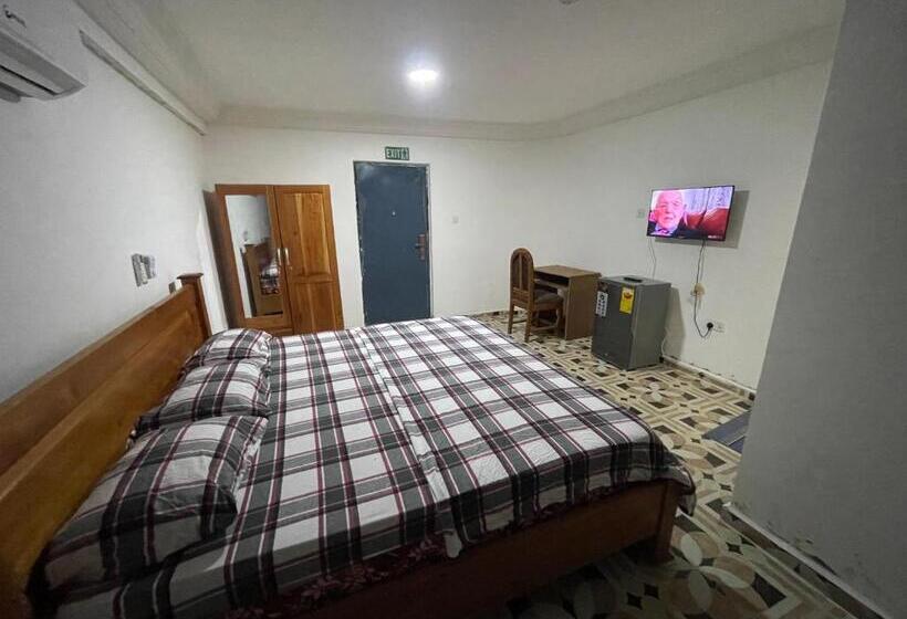 Пансион Obaahemaa Owiredua Royal Castle Guest House