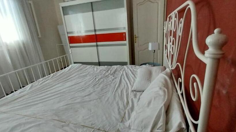 پانسیون Room In 2 Minutes From The Beach