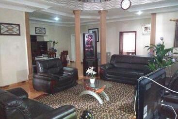 پانسیون Tall Tree Lodge Freetown
