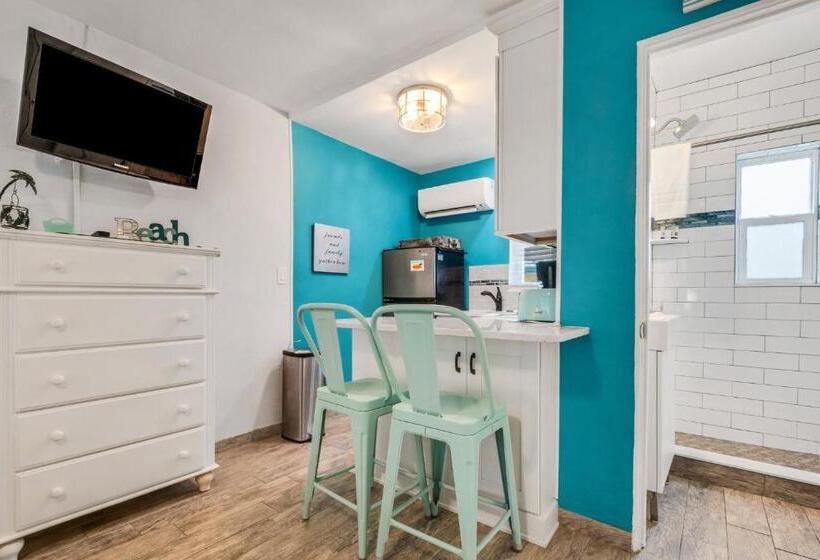 Tropic Terrace Suite #54   Beachfront Resort