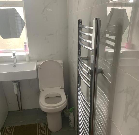 تختخواب و صبحانه At Apex House