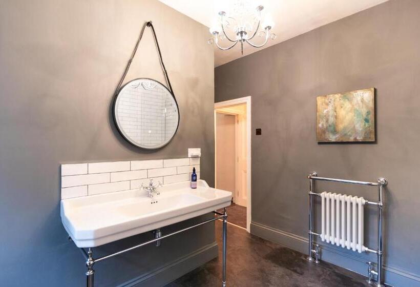 Bed and Breakfast Goytre Hall