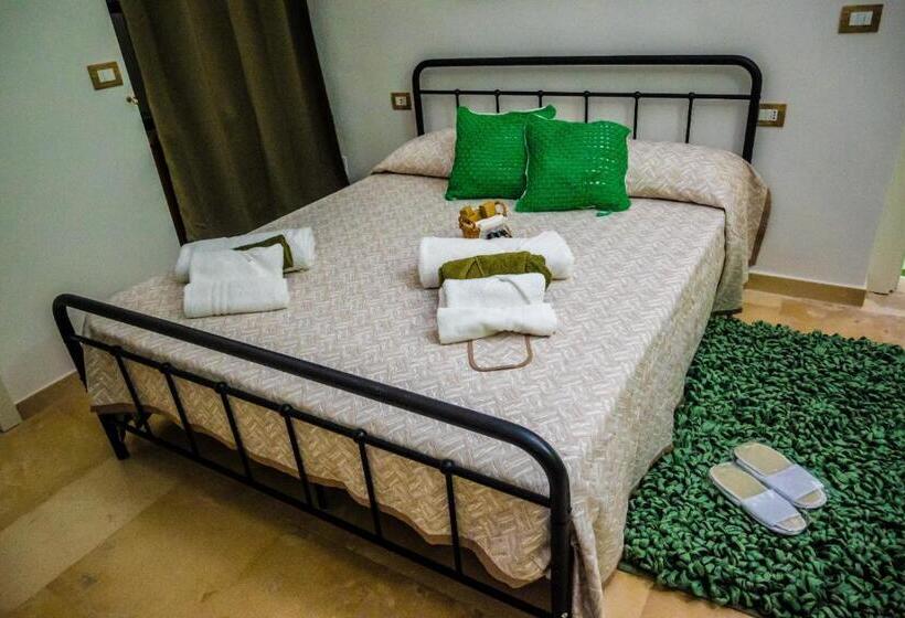تختخواب و صبحانه Green House