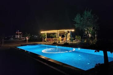 تختخواب و صبحانه Sukcharoen Farm