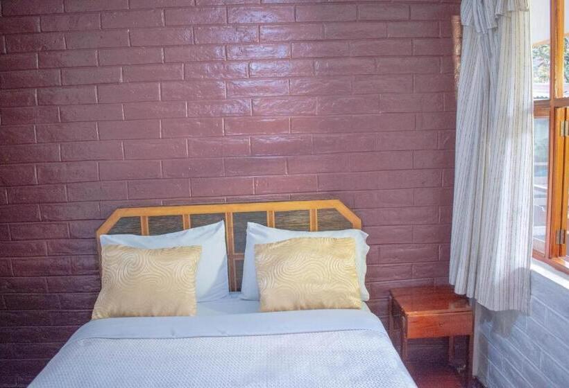 هتل Hostal El Eden