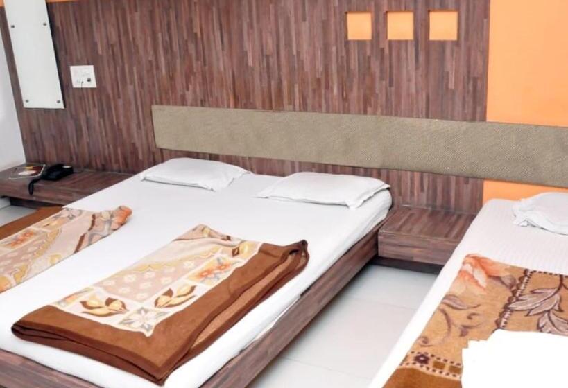 호텔 Radhe Palace Morbi