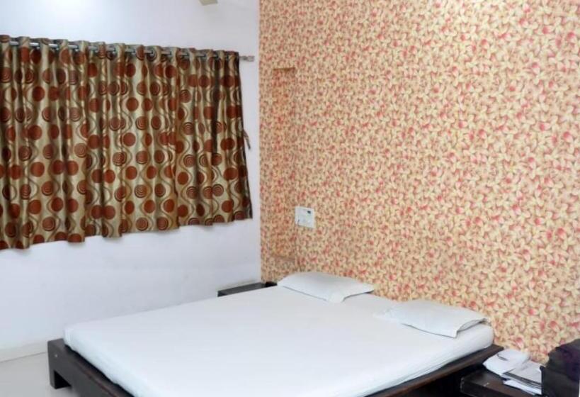 호텔 Radhe Palace Morbi