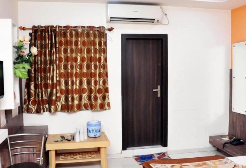 호텔 Radhe Palace Morbi