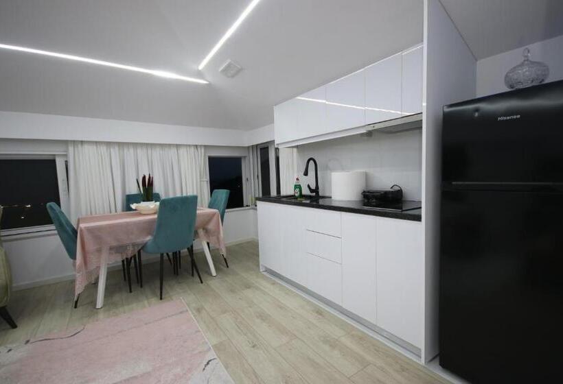 Metaj House