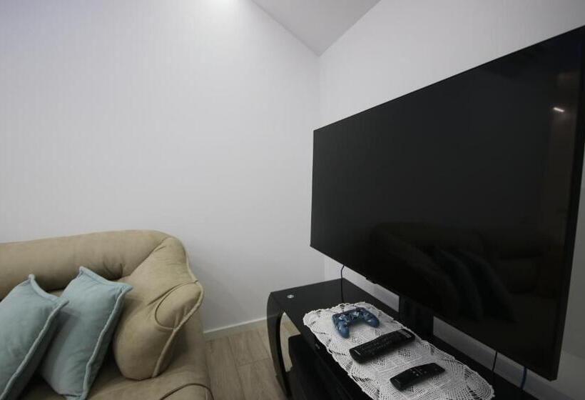 Metaj House