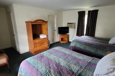 مُتل Town & Country Inn