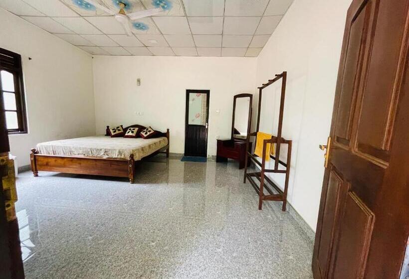 پانسیون Railway Bungalow