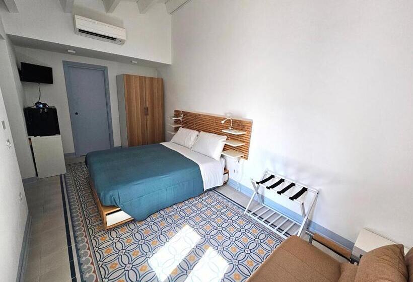 پانسیون Rosa Dei Venti Guest House