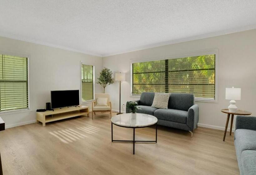 استراحتگاه Sugar Sand Sanctuary   Beach Condominium