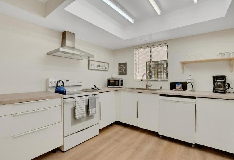 استراحتگاه Sugar Sand Sanctuary   Beach Condominium
