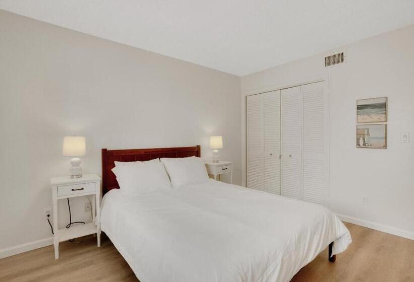 استراحتگاه Sugar Sand Sanctuary   Beach Condominium