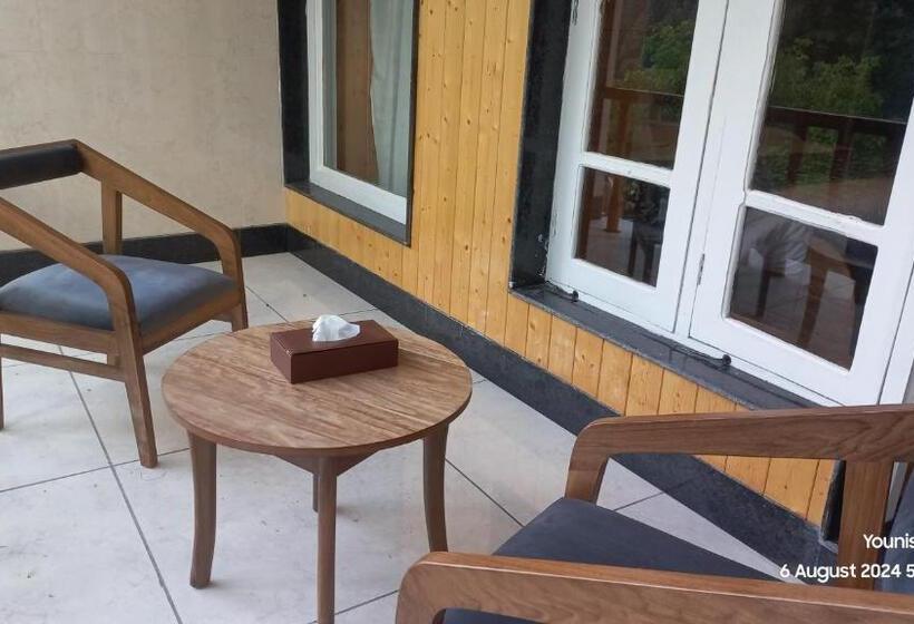 Xenious White House Eco Resort