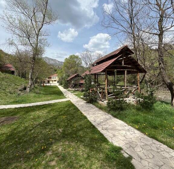 تختخواب و صبحانه Belveder Eco Resort