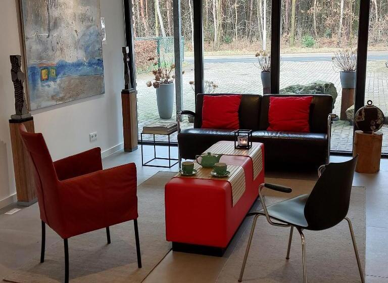 تختخواب و صبحانه Galerie Maison D Art